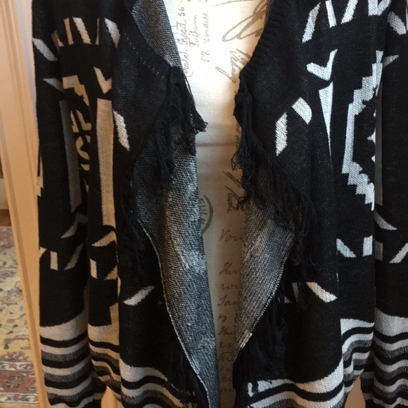 Aztec design sweater. - Picture 3 of 6